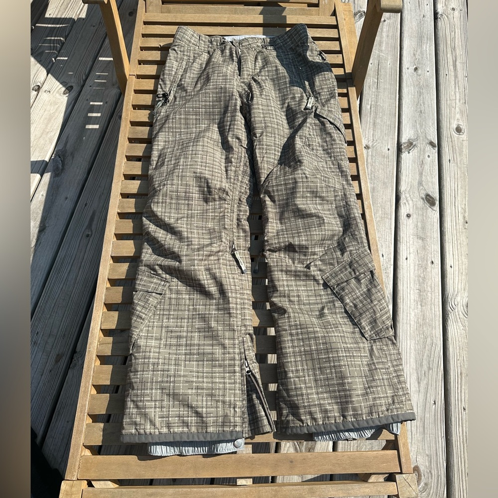 Women’s snowboard / ski snowpants. Betty Rides.
